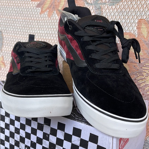 Vans WMNS Kyle Walker
Corduroy Tie-Dye/Black/White 
VN0A5JIEX4C
Sneakers - Picture 9 of 16